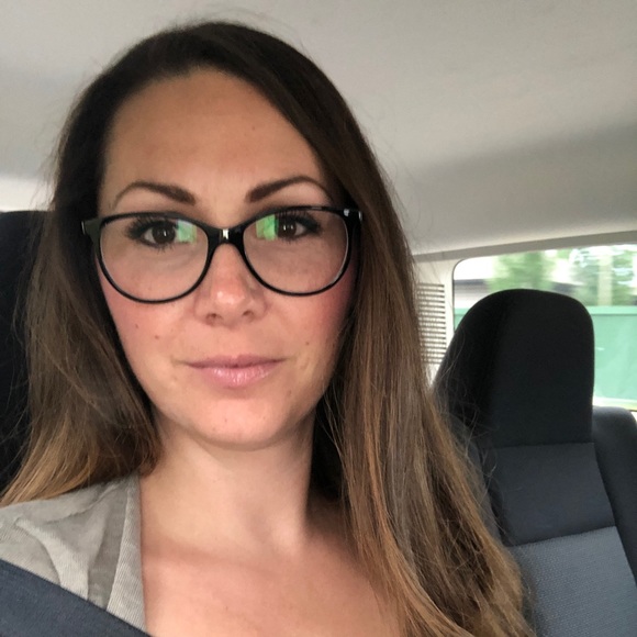 Meet your Posher, Nicole - Picture 1 of 1